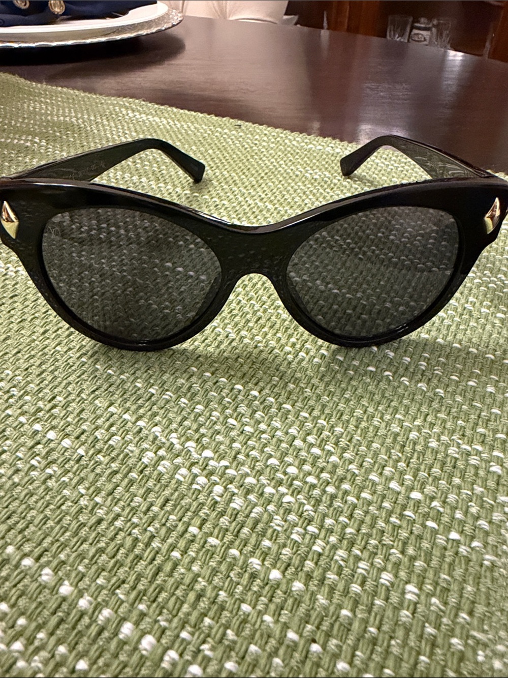 LOUIS VUITTON Classic Black Cat-Eye Women’s Sunglasses